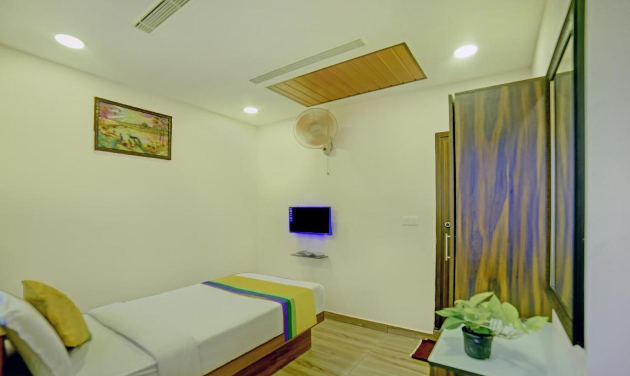 Treebo Trip Majestic Inn Thampanoor Thiruvananthapuram Exterior photo