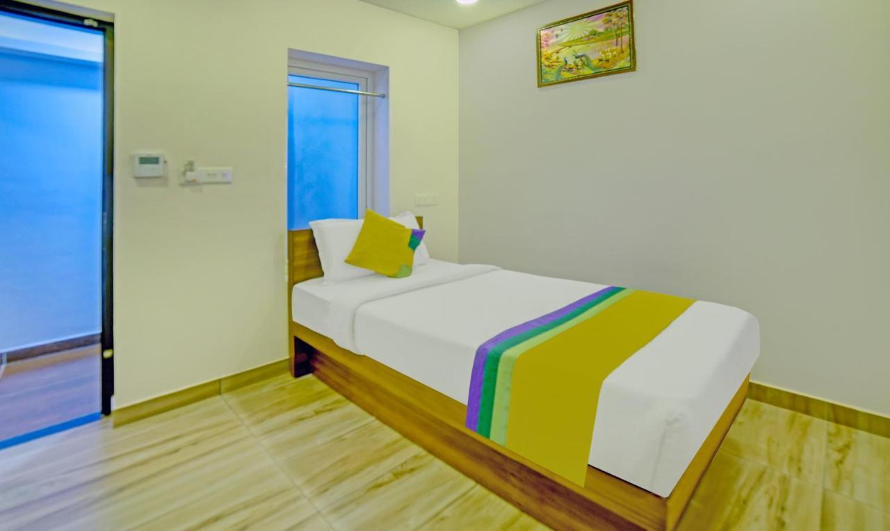 Treebo Trip Majestic Inn Thampanoor Thiruvananthapuram Exterior photo